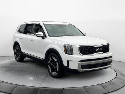 Used 2023 Kia Telluride EX w/ EX Captain's Chair Package image 1