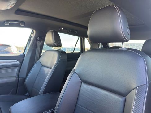 Used 2022 Volkswagen Atlas Cross Sport SE w/ Panoramic Sunroof Package image 12
