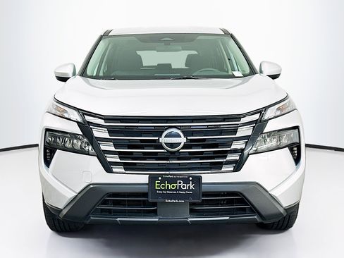 Used 2025 Nissan Rogue SV image 2