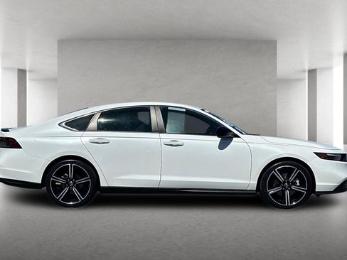 Used 2024 Honda Accord Sport image 3