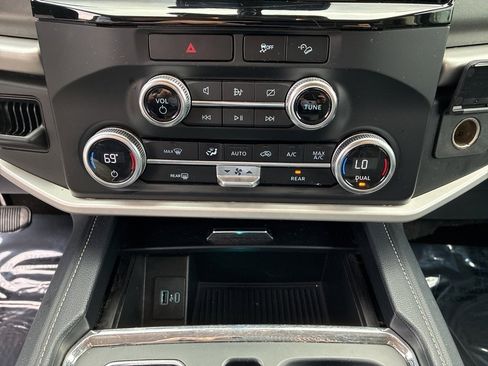 Used 2023 Ford Expedition XLT image 16