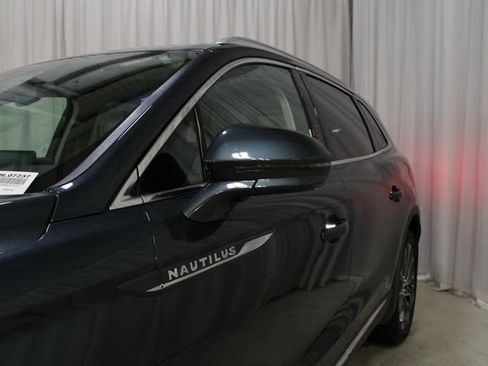 Used 2023 Lincoln Nautilus Reserve AWD/4WD image 37