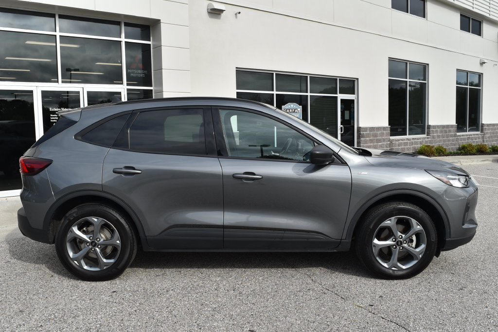 Used 2025 Ford Escape ST-Line AWD/4WD image 2