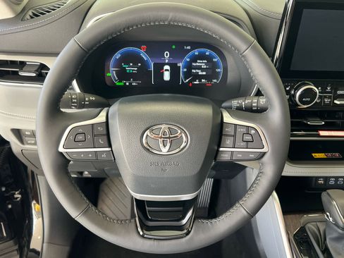 New 2026 Toyota Highlander Platinum image 22