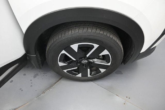 Certified 2025 Nissan Kicks SR AWD/4WD image 32