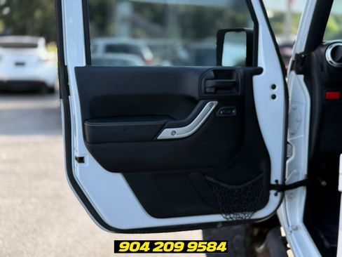 Used 2016 Jeep Wrangler Unlimited Rubicon AWD/4WD image 13