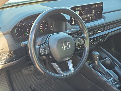 Used 2023 Honda Accord Touring image 14