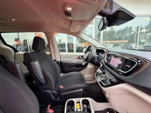 Used 2023 Chrysler Voyager LX FWD image 23