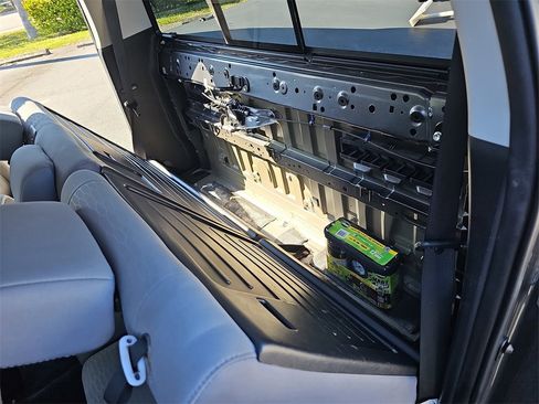 Used 2018 Toyota Tacoma SR5 image 18