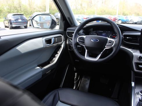 Used 2023 Ford Explorer XLT w/ Equipment Group 202A image 10