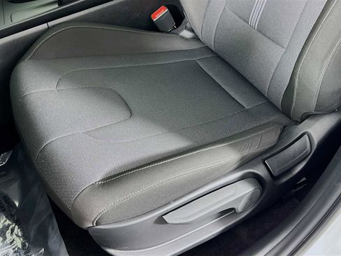 Certified 2024 Hyundai Elantra SE image 19