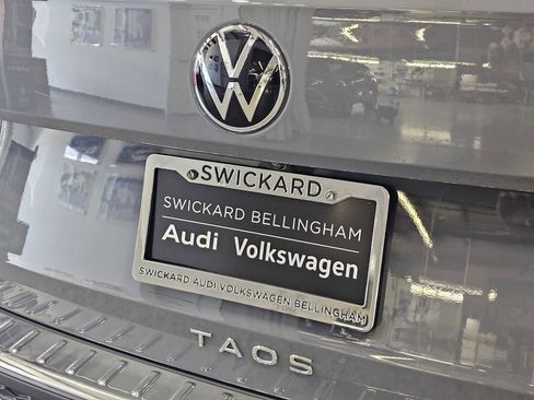 Used 2023 Volkswagen Taos SE w/ Panoramic Sunroof Package AWD/4WD image 14