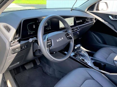 Used 2023 Kia Niro EX FWD image 13