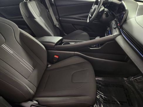 Certified 2025 Hyundai Elantra SEL FWD image 14