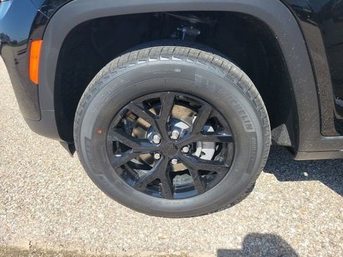 New 2025 Jeep Grand Cherokee Laredo image 25