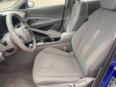 Used 2025 Hyundai Elantra SEL image 27