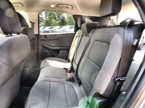 Used 2022 Ford Escape SE w/ SE Sport Appearance Package AWD/4WD image 21