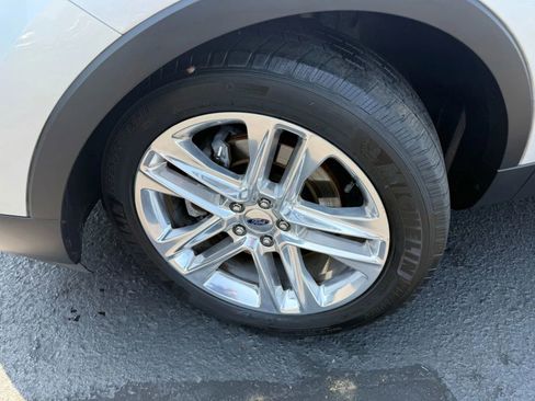 Used 2017 Ford Explorer Limited image 46