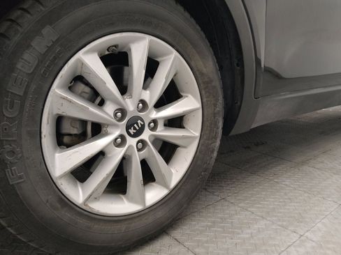 Used 2020 Kia Sorento LX FWD image 31