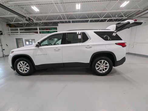 Used 2021 Chevrolet Traverse LT image 11