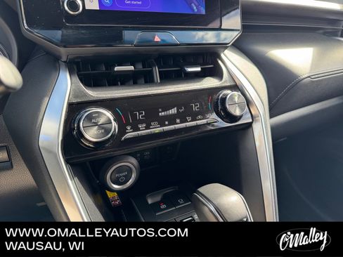 Used 2023 Toyota Venza LE AWD/4WD image 21