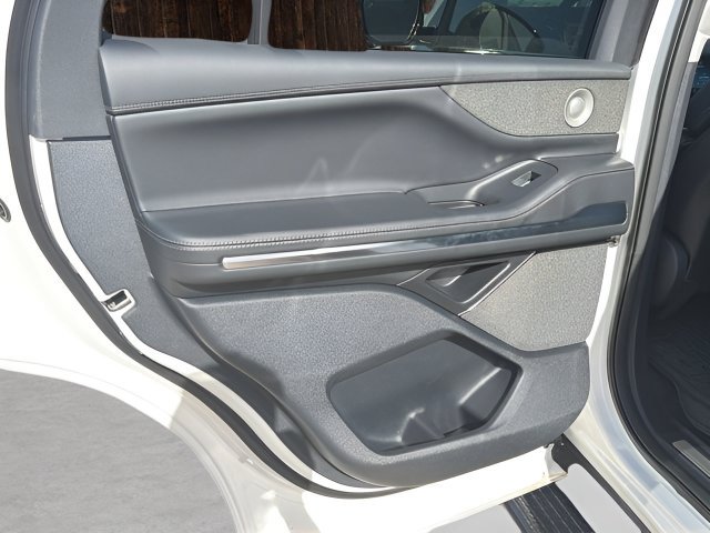 New 2025 Lincoln Navigator Reserve AWD/4WD image 11
