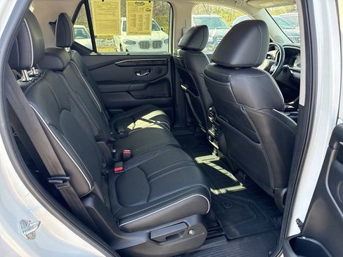 Used 2023 Honda Pilot Elite image 12