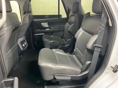 Used 2025 Ford Expedition Active AWD/4WD image 15