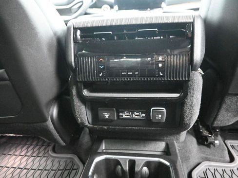 Used 2024 Jeep Wagoneer Series II image 13