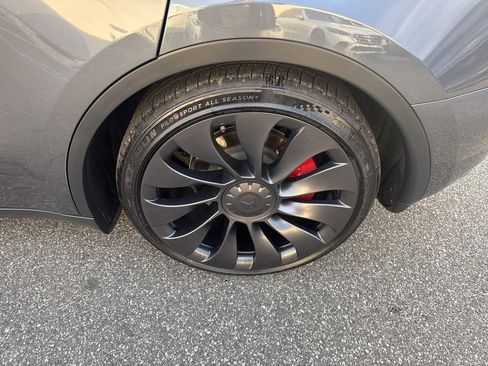 Used 2023 Tesla Model Y Performance image 10