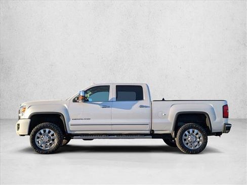 Used 2019 GMC Sierra 2500 Denali w/ Duramax Plus Package image 8