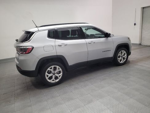 Used 2025 Jeep Compass Latitude AWD/4WD image 10