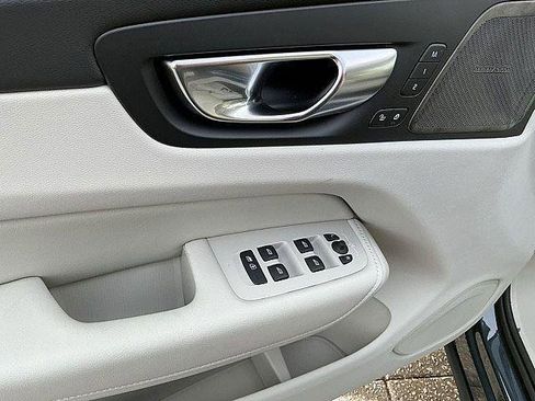 New 2026 Volvo XC60 B5 Ultra w/ Protection Package Premier AWD/4WD image 15