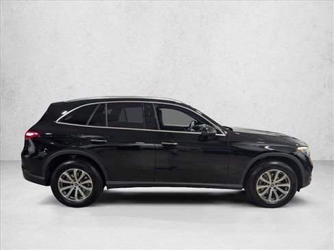 Used 2026 Mercedes-Benz GLC 300 image 4