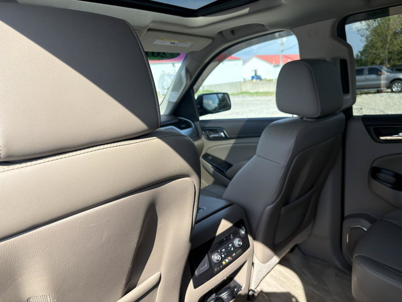 Used 2015 GMC Yukon SLT w/ Open Road Package AWD/4WD image 34