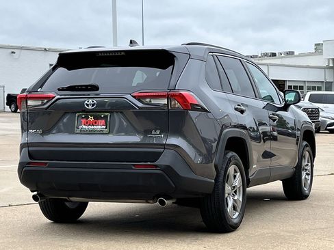 Used 2024 Toyota RAV4 LE AWD/4WD image 4