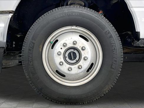 Certified 2025 Ford F350 XLT w/ FX4 Off-Road Package AWD/4WD image 9