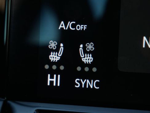 Used 2024 Volkswagen Golf R image 32