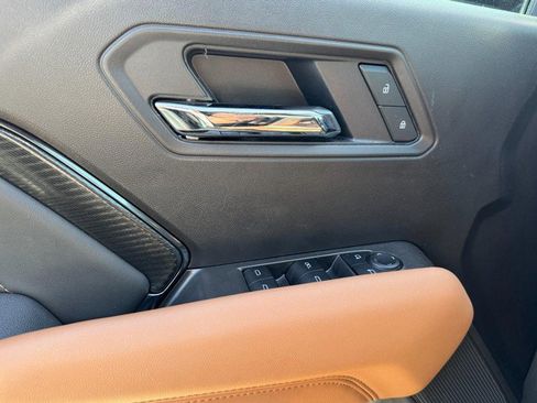 Used 2025 GMC Canyon AT4 image 23