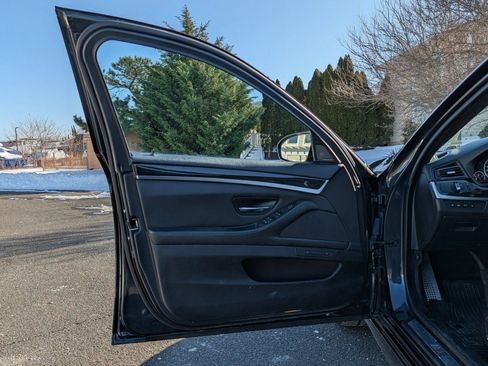 Used 2016 BMW M5 w/ Premium Package image 10