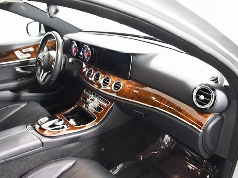 Used 2019 Mercedes-Benz E 300 4MATIC image 18
