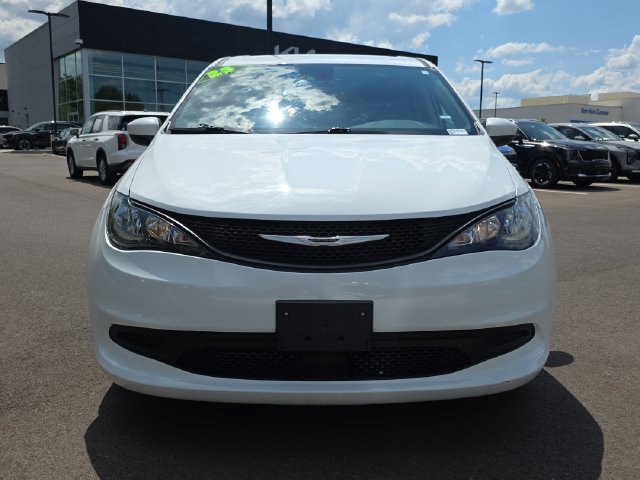 Used 2023 Chrysler Voyager LX FWD image 8
