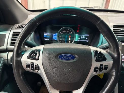 Used 2014 Ford Explorer XLT w/ Equipment Group 202A AWD/4WD image 22