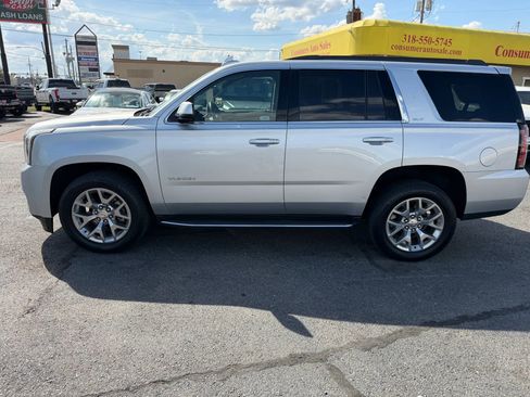Used 2017 GMC Yukon SLT image 2