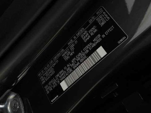 Certified 2023 Volvo XC60 B6 Ultimate w/ Climate Package image 39