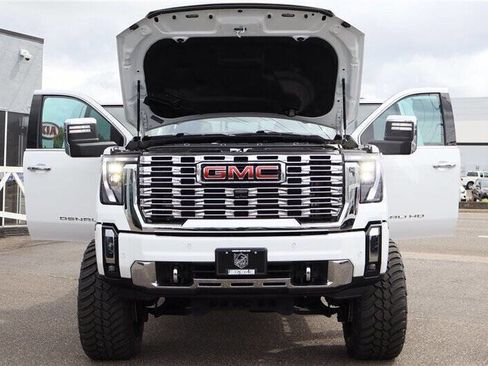 Used 2025 GMC Sierra 3500 Denali w/ Denali Reserve Package AWD/4WD image 46