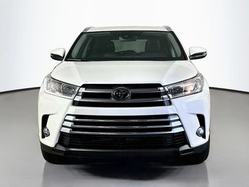 Used 2018 Toyota Highlander Limited FWD image 2