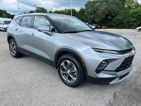 Used 2025 Chevrolet Blazer LT FWD image 3