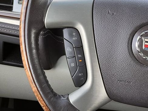 Used 2011 Cadillac Escalade Platinum image 12