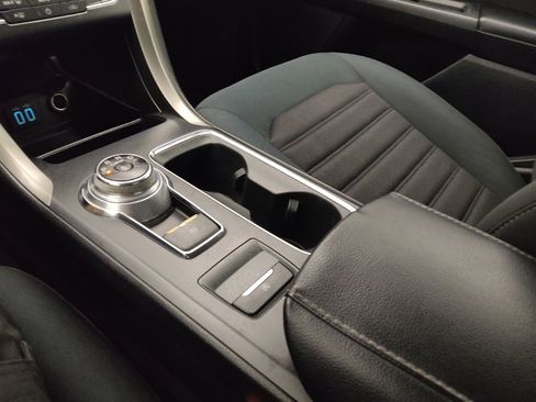 Used 2019 Ford Fusion SE FWD image 26